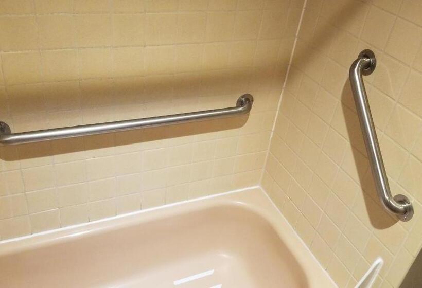 فندق على الطريق Royal Motor Inn