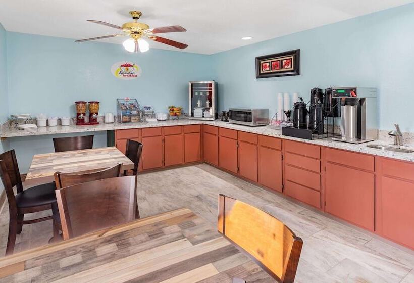 فندق على الطريق Super 8 By Wyndham Kinder/coushatta Near Casino