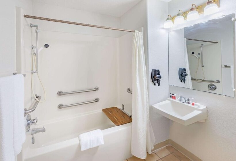 فندق على الطريق Super 8 By Wyndham Kinder/coushatta Near Casino