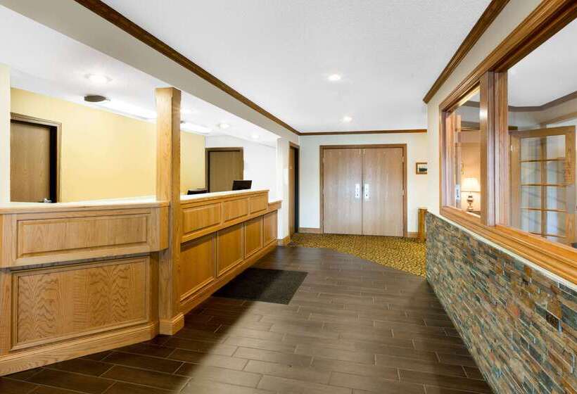 מוטל Super 8 By Wyndham St. Ignace