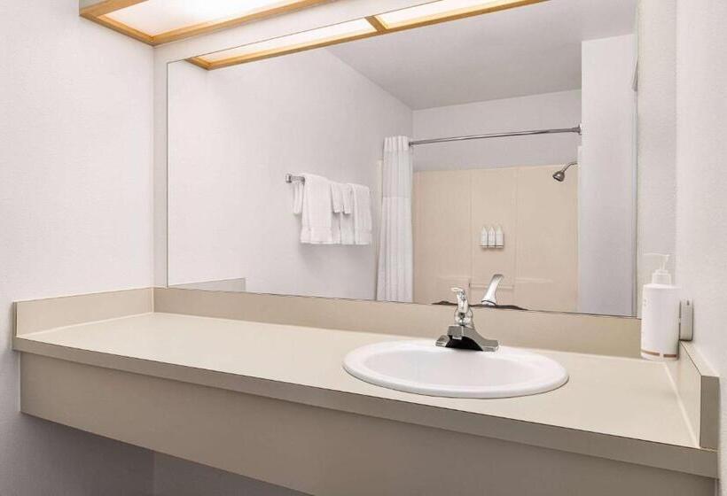 فندق على الطريق Travelodge By Wyndham Depoe Bay