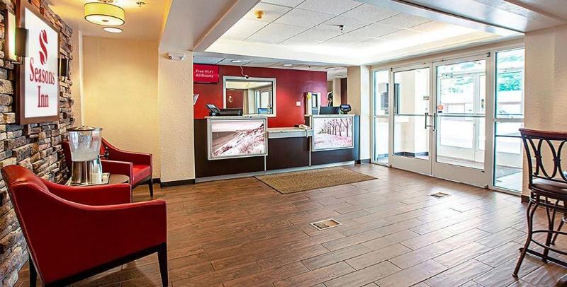 モーテル Seasons Inn Traverse City