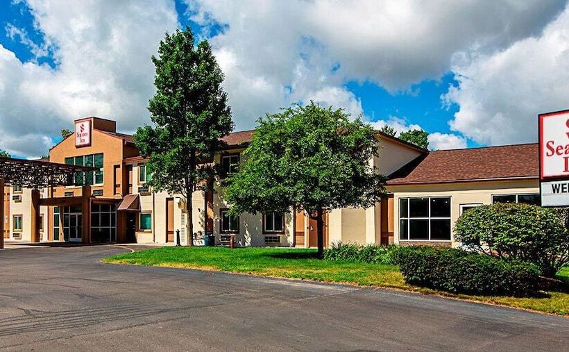 モーテル Seasons Inn Traverse City