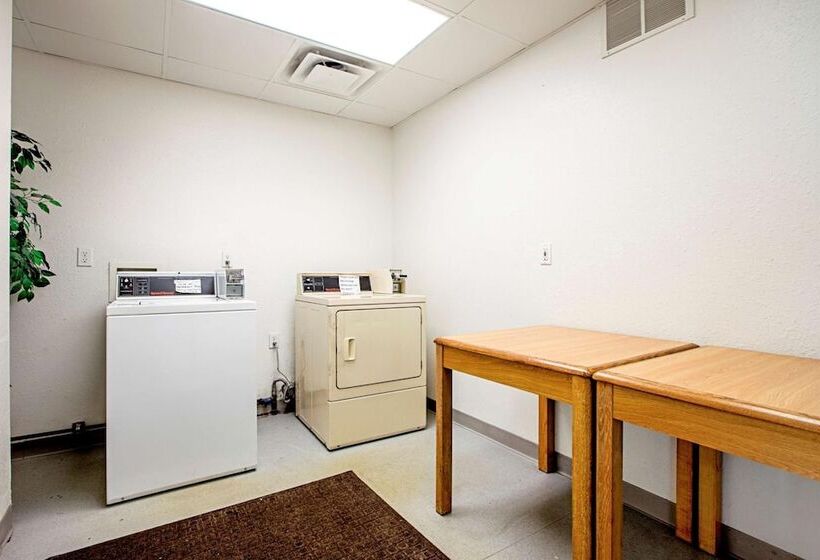 モーテル Seasons Inn Traverse City