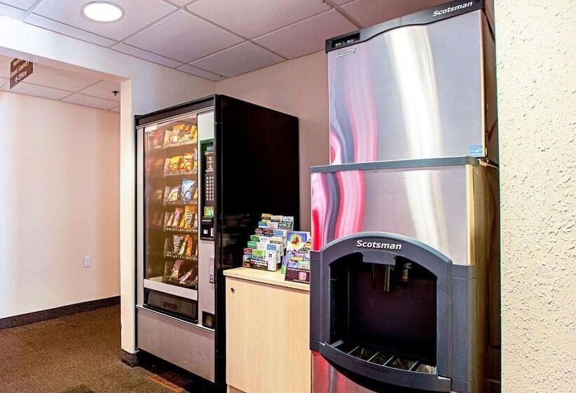 モーテル Seasons Inn Traverse City