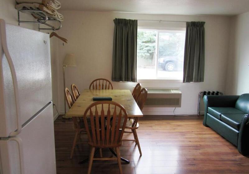 فندق على الطريق Yellowstone Country Inn