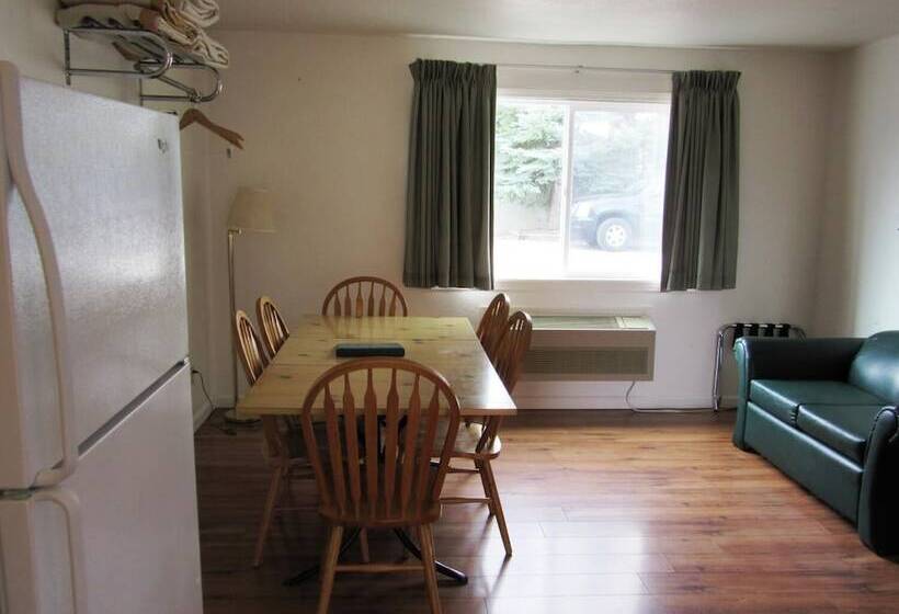 فندق على الطريق Yellowstone Country Inn