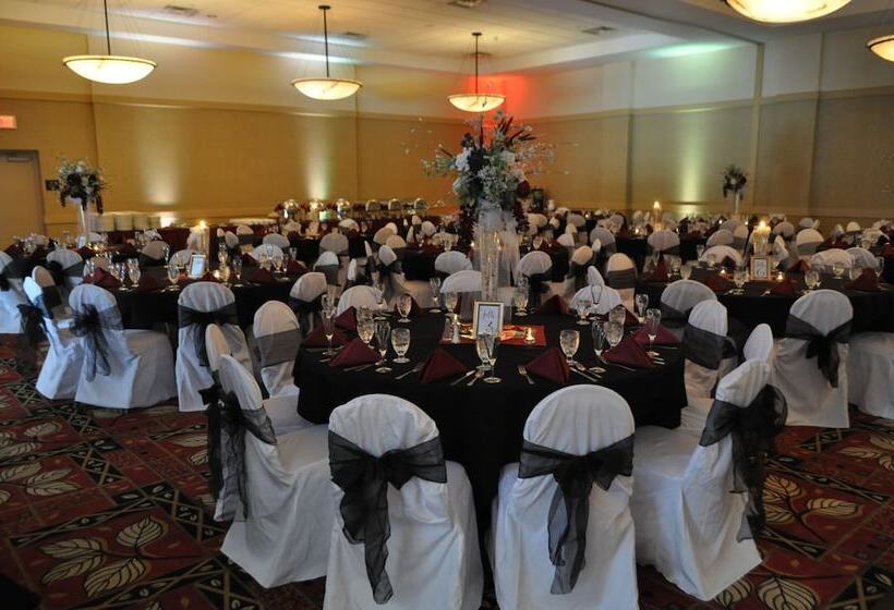 渡假胜地  Six Flags Great Escape Lodge & Indoor Waterpark