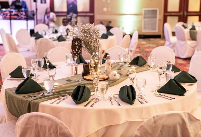 Курорт Six Flags Great Escape Lodge & Indoor Waterpark