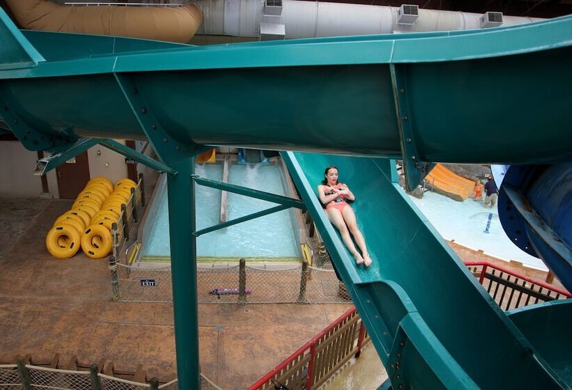 Курорт Six Flags Great Escape Lodge & Indoor Waterpark