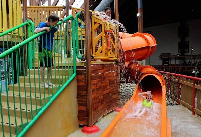 渡假胜地  Six Flags Great Escape Lodge & Indoor Waterpark