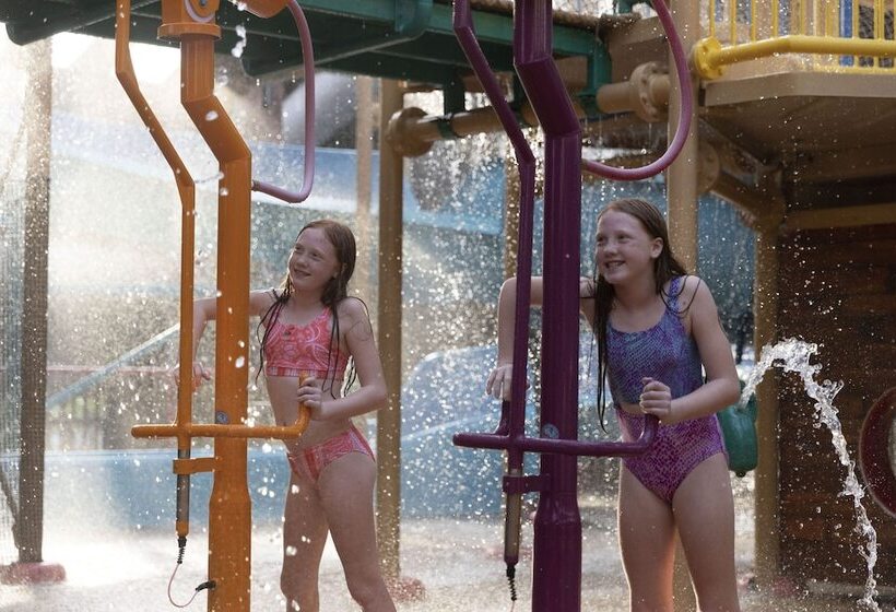 Курорт Six Flags Great Escape Lodge & Indoor Waterpark