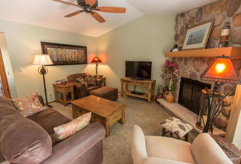 منتجع Wild Eagle Lodge