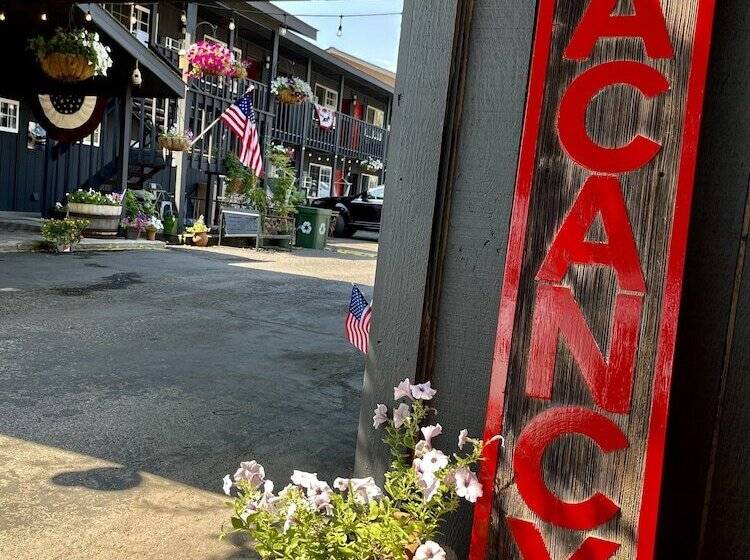 فندق على الطريق Chalet Inn