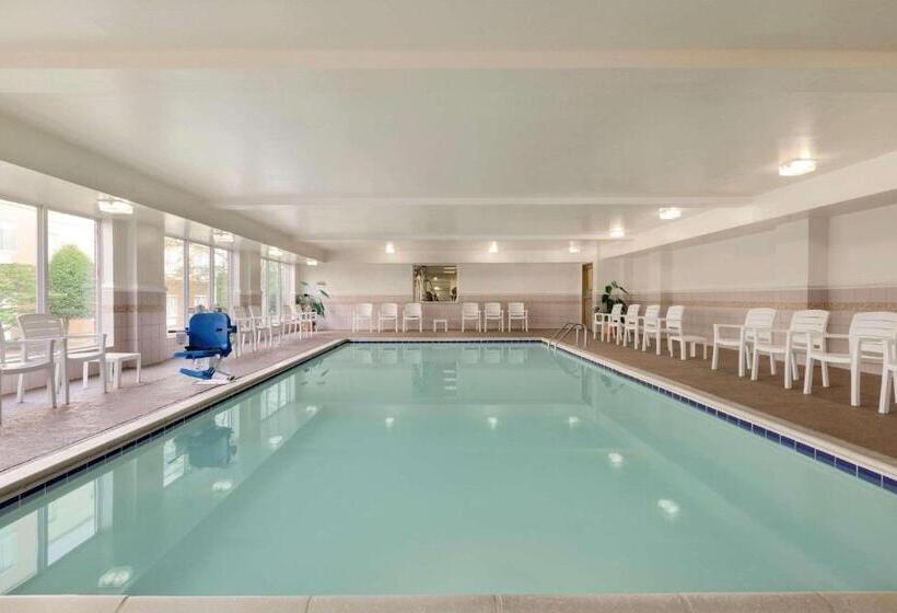 Country Inn & Suites By Radisson, Chester, Va