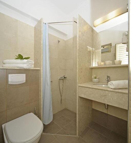 Glaros Hotel Apartment