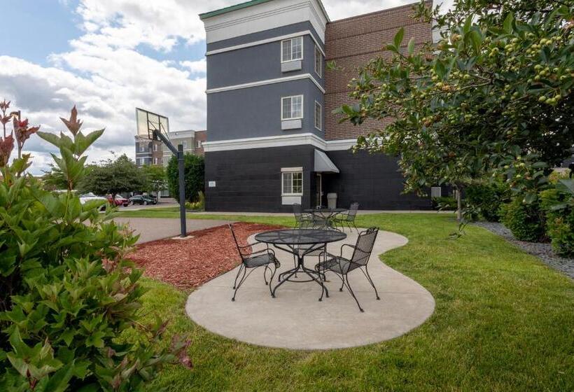 Grandstay Apple Valley