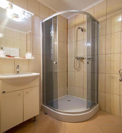 בית מלון כפרי Alexandra