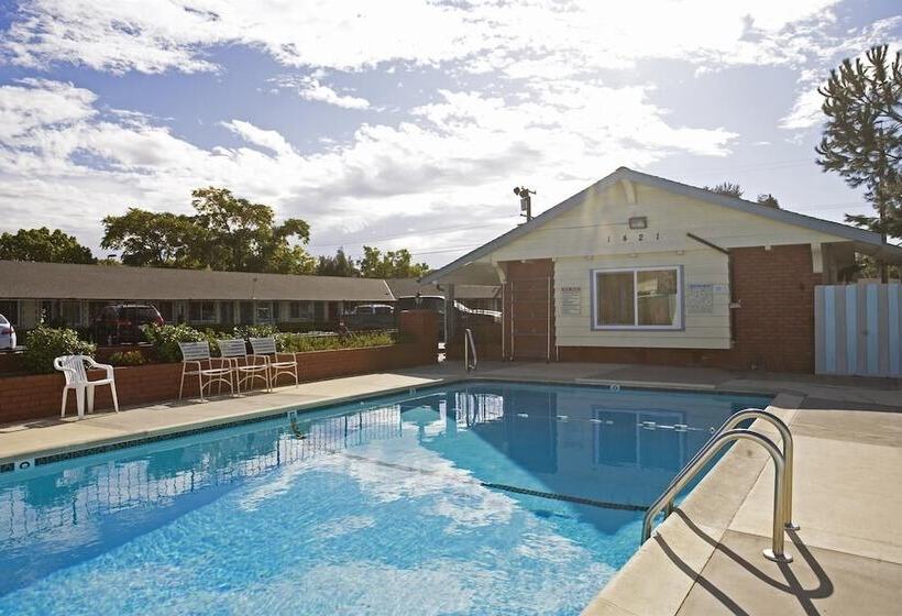 בית מלון כפרי Americas Best Value Inn Livermore