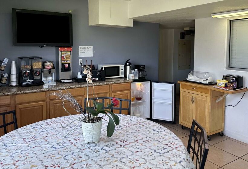 ホテル Americas Best Value Inn And Suites Groves