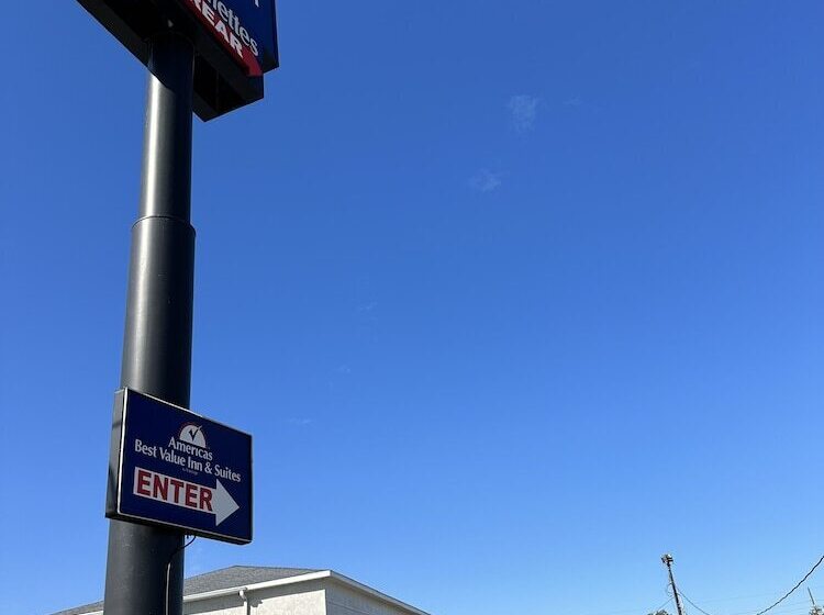 בית מלון כפרי Americas Best Value Inn And Suites Groves