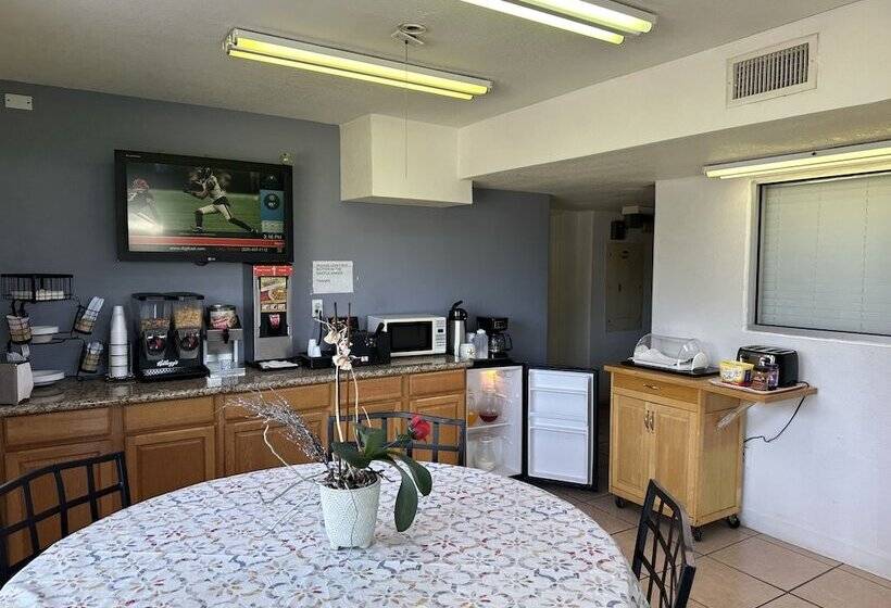 ホテル Americas Best Value Inn And Suites Groves