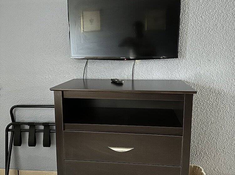 ホテル Americas Best Value Inn And Suites Groves