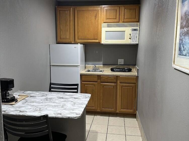 ホテル Americas Best Value Inn And Suites Groves