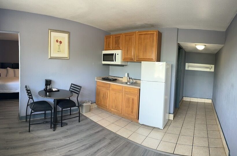 ホテル Americas Best Value Inn And Suites Groves