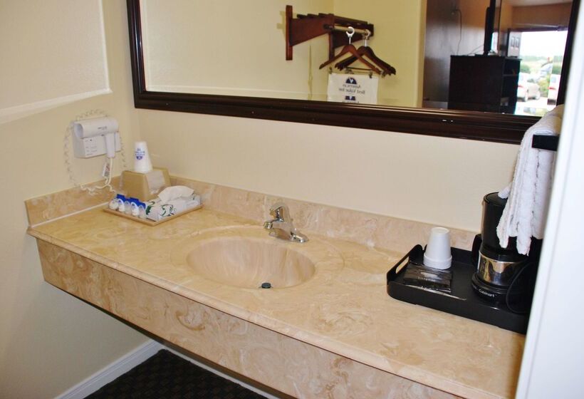 فندق Americas Best Value Inn & Suites Hempstead