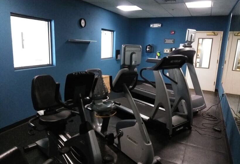 فندق Baymont By Wyndham Clinton