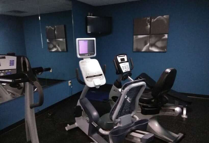 فندق Baymont By Wyndham Clinton