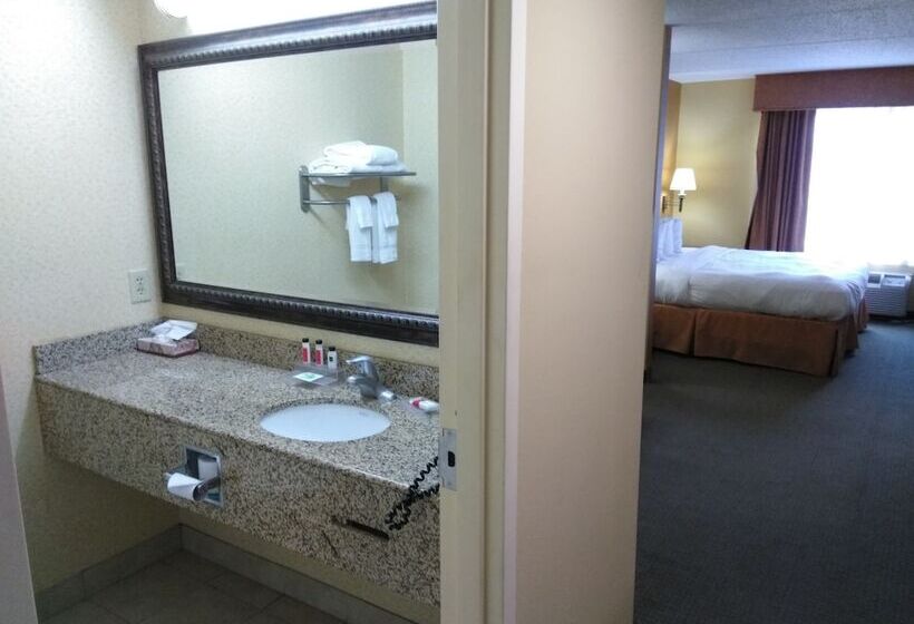 فندق Baymont By Wyndham Clinton