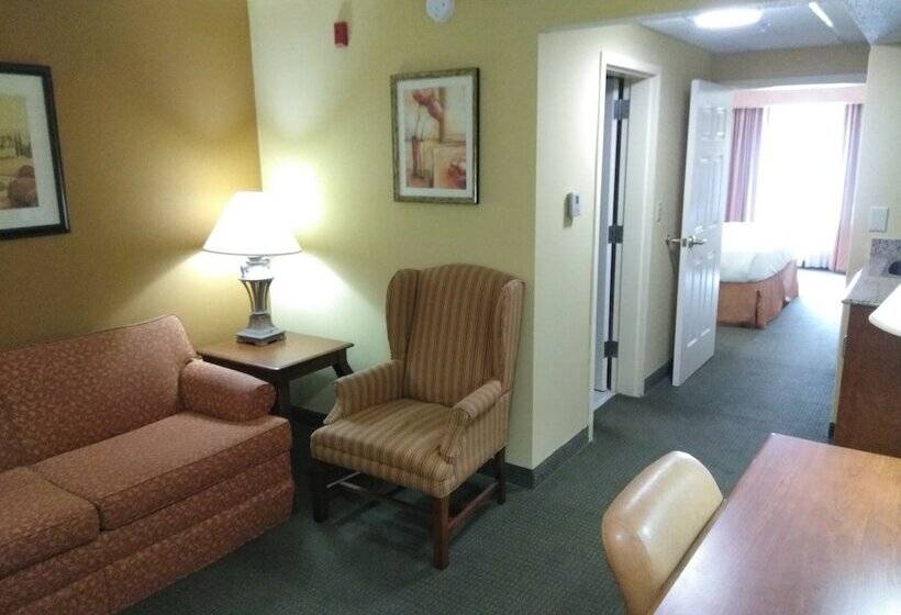 فندق Baymont By Wyndham Clinton