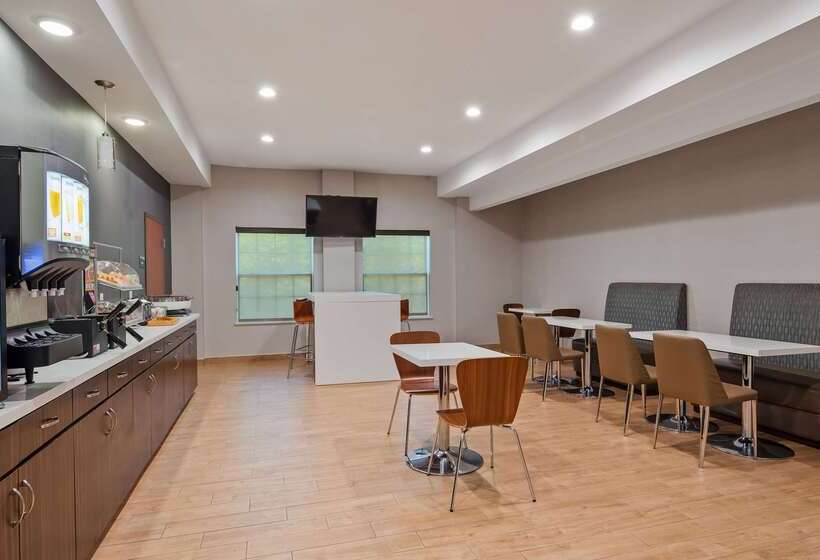 בית מלון כפרי Best Western Ingleside Inn & Suites