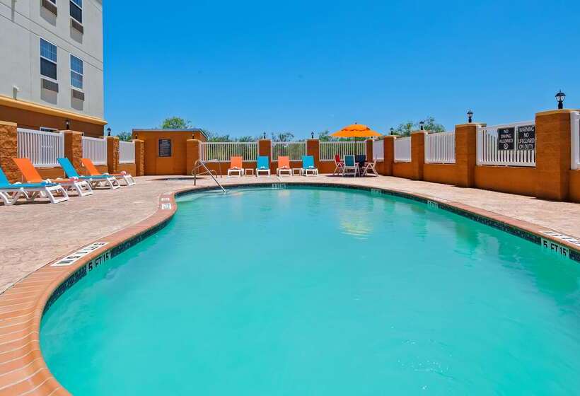 בית מלון כפרי Best Western Ingleside Inn & Suites