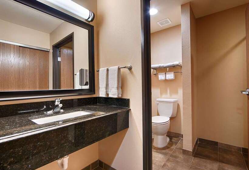 Отель Best Western Plus Goliad Inn & Suites