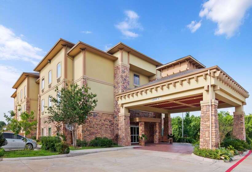 Отель Best Western Plus Goliad Inn & Suites