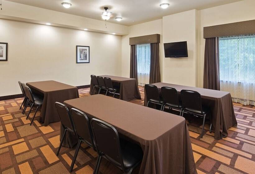 Отель Best Western Plus Goliad Inn & Suites