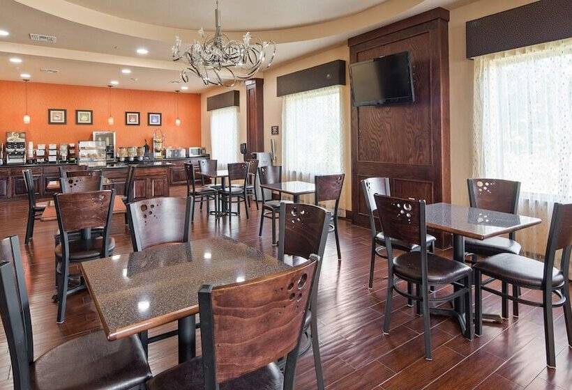 Отель Best Western Plus Goliad Inn & Suites