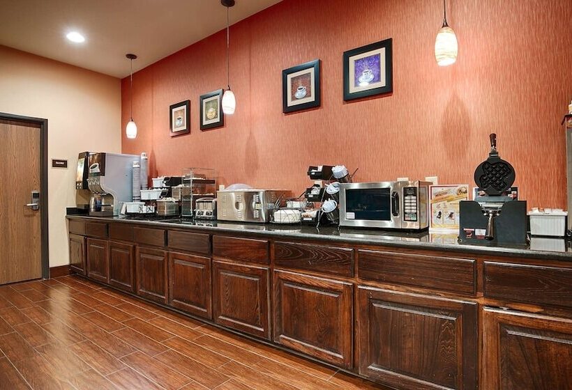 Отель Best Western Plus Goliad Inn & Suites