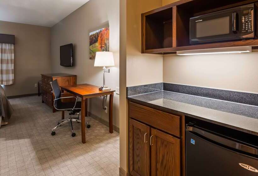 Green Mill Village Hotel & Suites, Bw Signature Collection