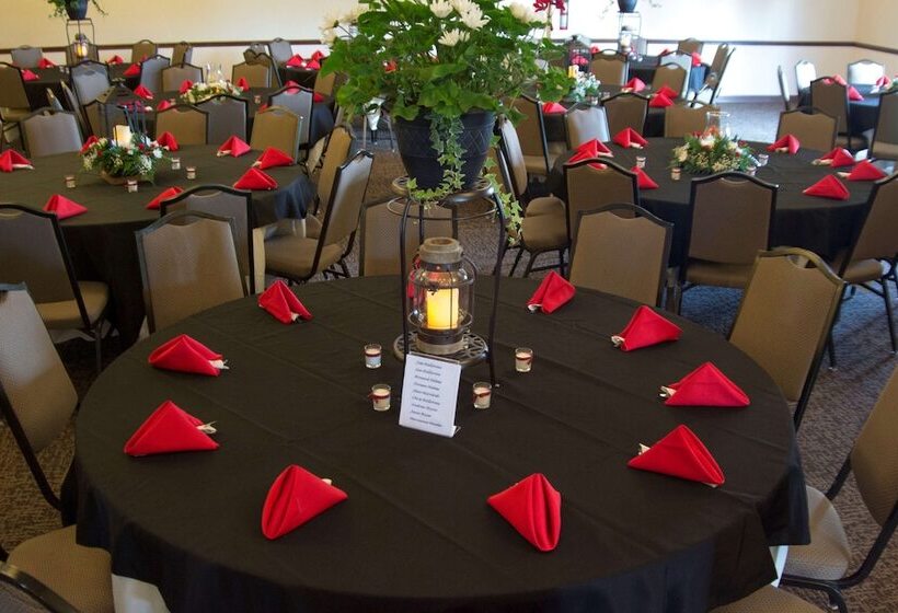 Green Mill Village Hotel & Suites, Bw Signature Collection