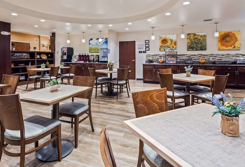 Green Mill Village Hotel & Suites, Bw Signature Collection