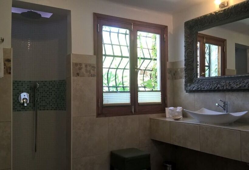 Birdcage Gay Men Resort and Lifestyle