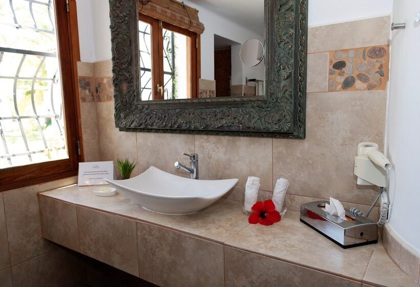 Birdcage Gay Men Resort and Lifestyle