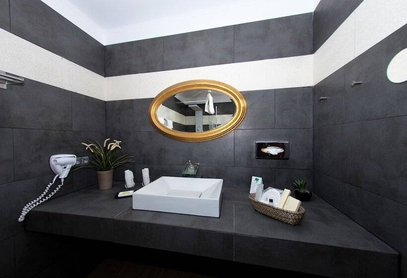 Birdcage Gay Men Resort and Lifestyle