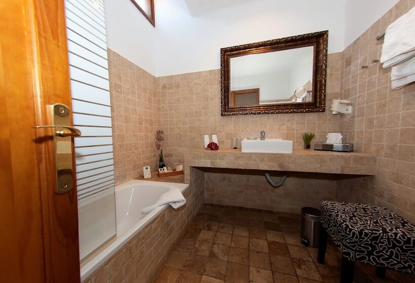 Birdcage Gay Men Resort and Lifestyle