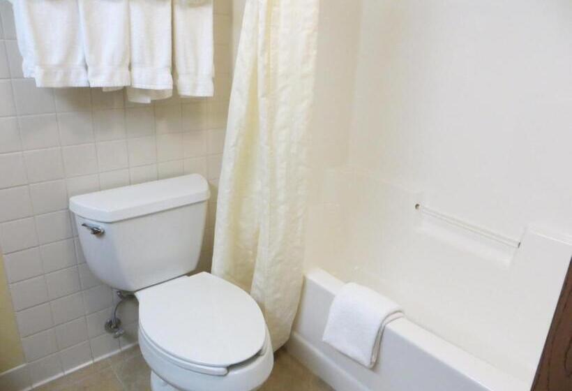 בית מלון כפרי Canad Inns Destination Center Grand Forks