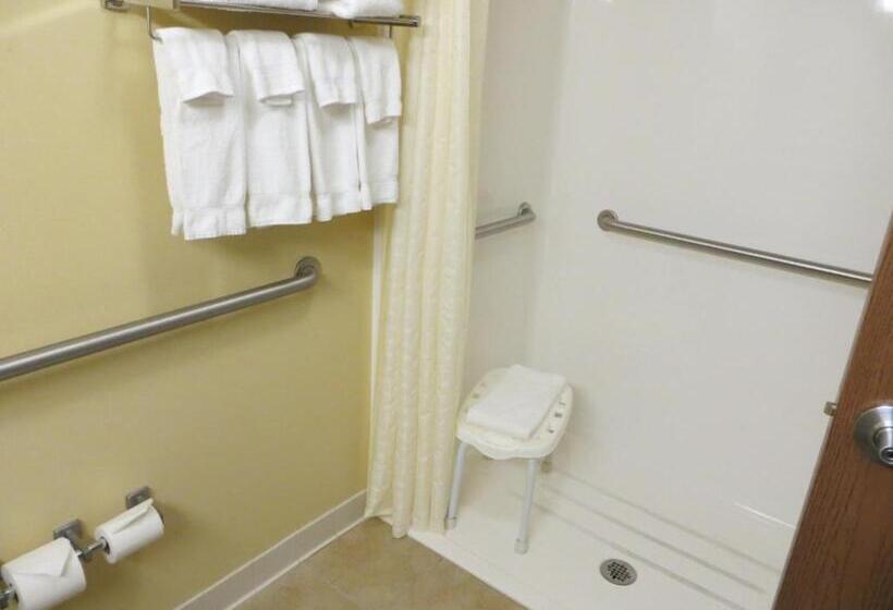 בית מלון כפרי Canad Inns Destination Center Grand Forks